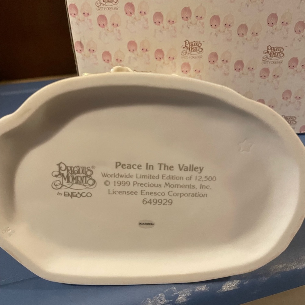 Precious Moments Peace in the Valley - Picture 2 of 2
